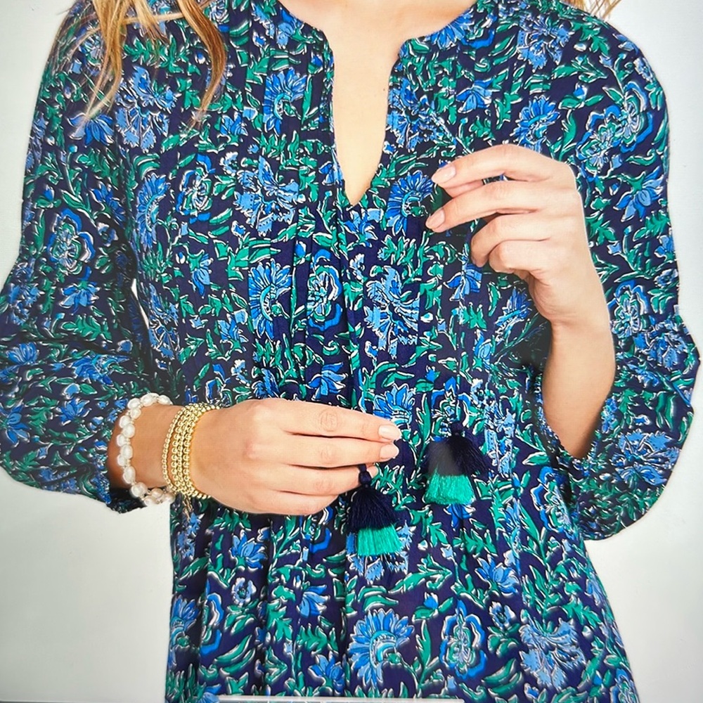 NWT Vineyard Vines Blue and Green Graphic Long Sleeve Blouse